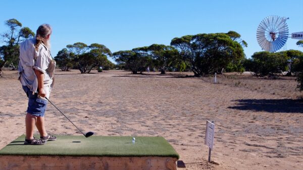 The World S Longest Golf Course The Nullarbor Links Finchy S Australia