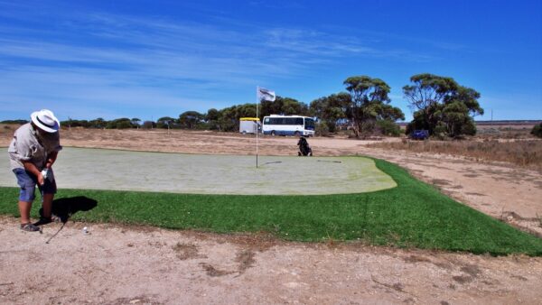 The World S Longest Golf Course The Nullarbor Links Finchy S Australia