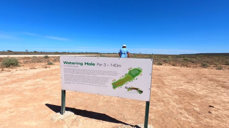 The World S Longest Golf Course The Nullarbor Links Finchy S Australia