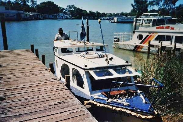 Making preparations on Huck Finn at Long Island Marina at Murray Bridge