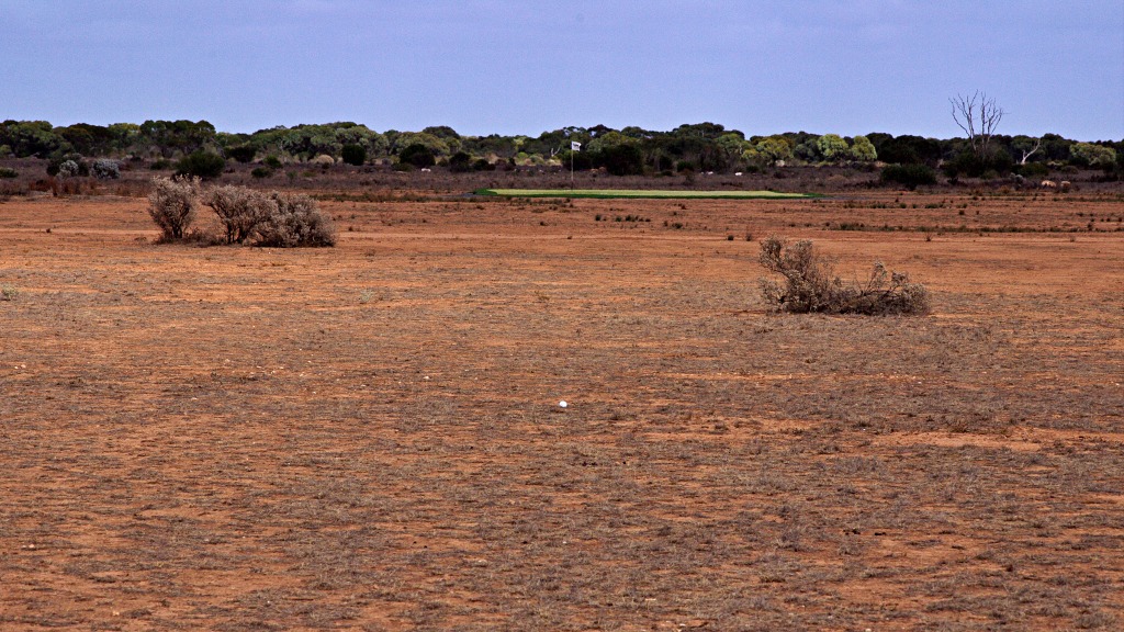 10 Eagles Nest Cocklebiddy Par 4 347m