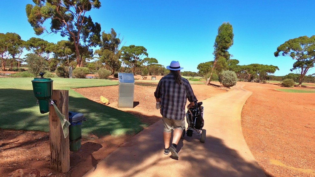 17 Golden Mile Kalgoorlie Par 5 450m