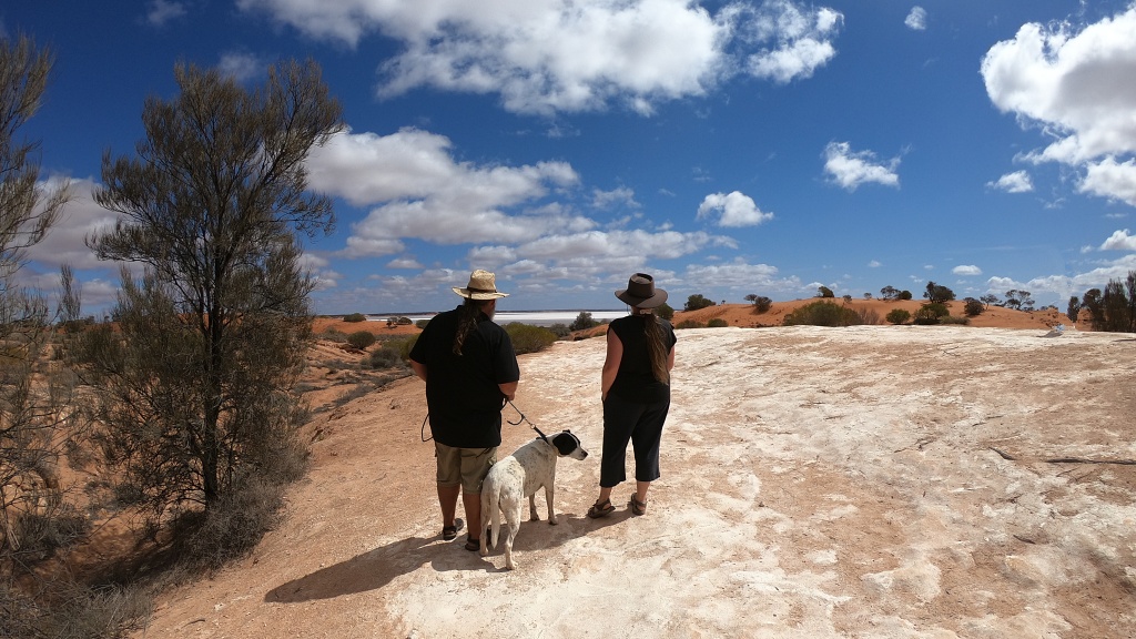 Finchy, Miss Linda & Bella at Lake Hart